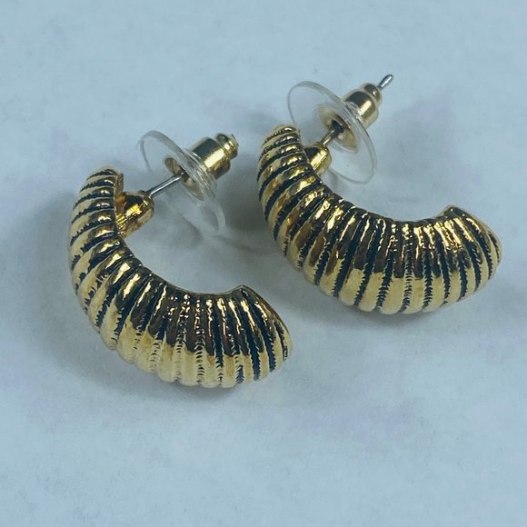 Half Hoop Vintage Pierced Post Earrings Womens Gold Tone Ridged Ribbed Textured - Picture 2 of 16